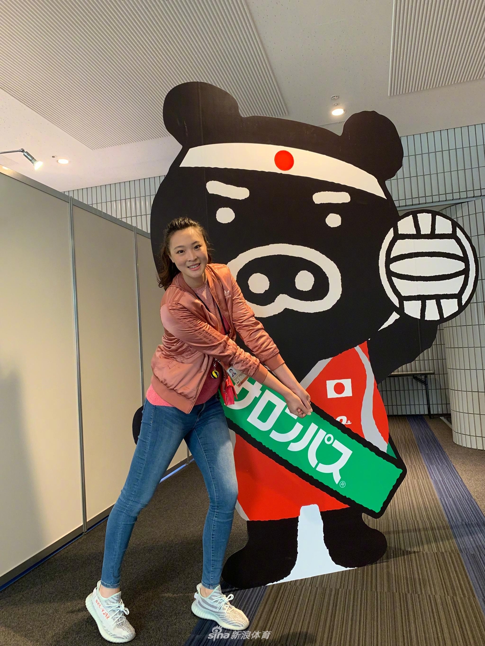 元气少女惠若琪助威中国女排