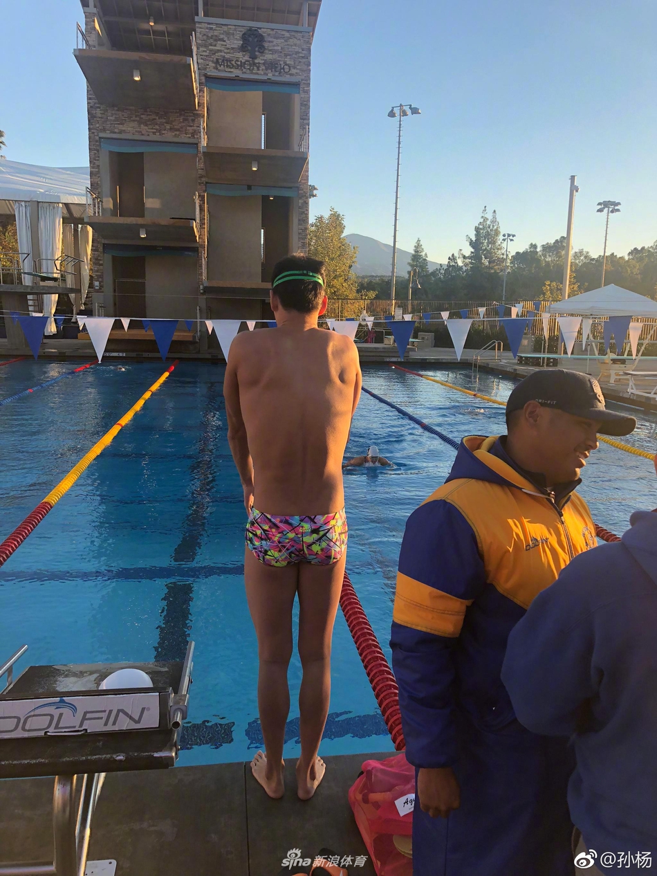 孙杨美国外训：保持顽强的毅力！