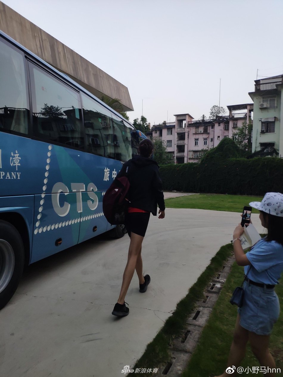 球迷探班中国女排漳州集训