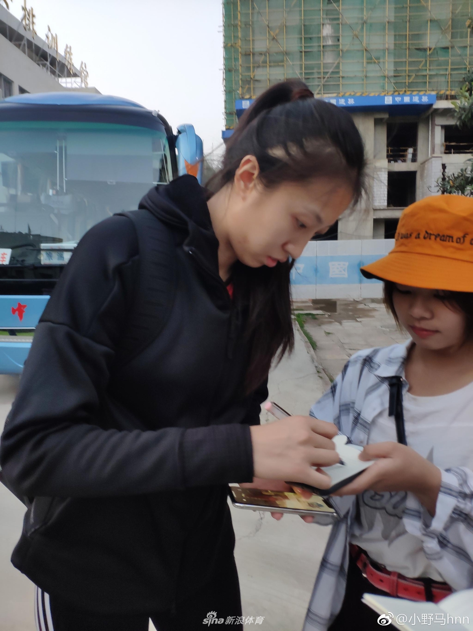 球迷探班中国女排漳州集训