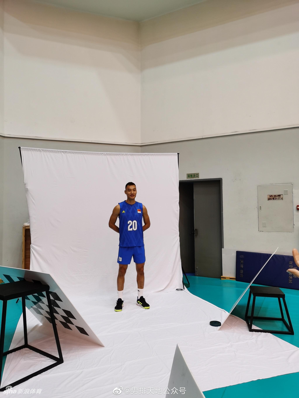 前中国男排国手升级当爸