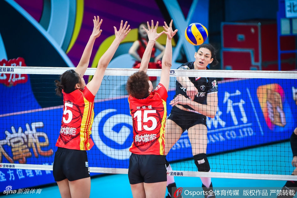 排超半决赛北京女排3-0上海女排