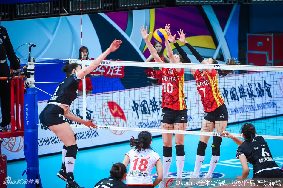 排超半决赛北京女排3-0上海女排