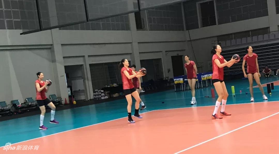 中国女排北仑杀青日萌娃抢镜