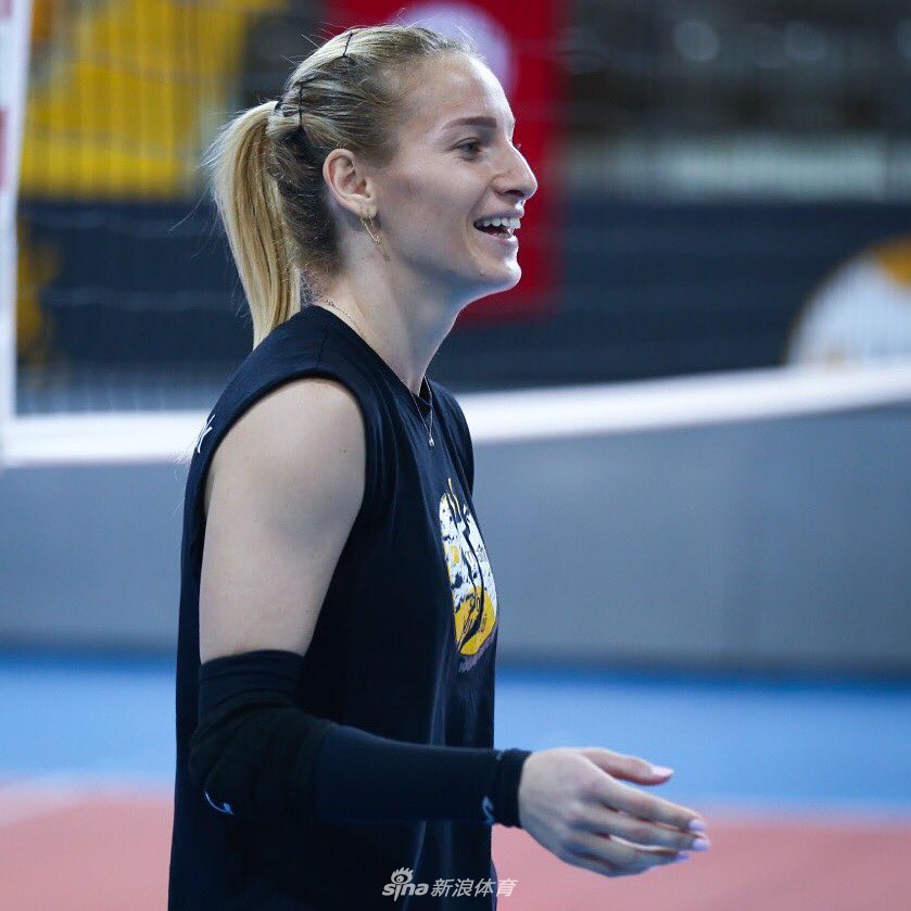 朱婷领衔瓦基弗银行众将训练