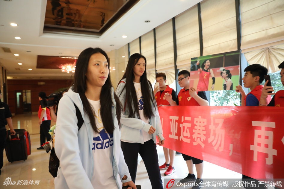 中国女排封闭集训结束返京