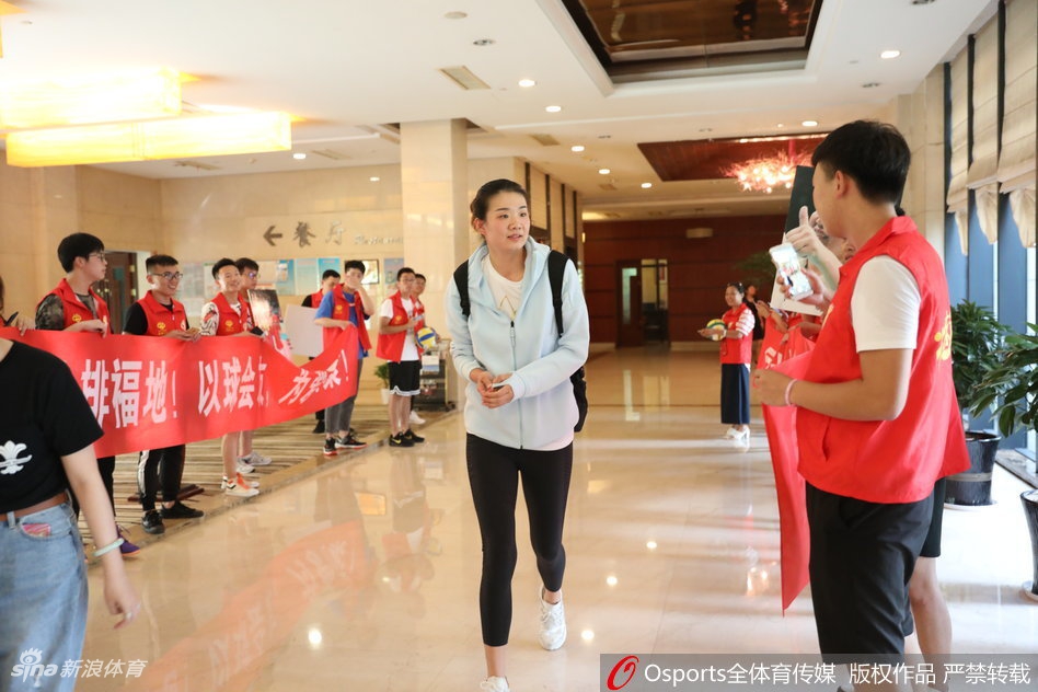 中国女排封闭集训结束返京