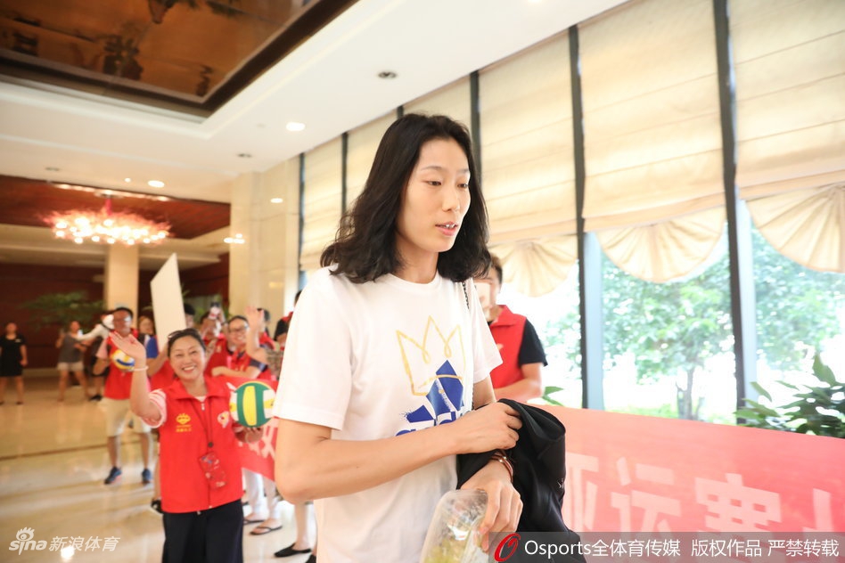 中国女排封闭集训结束返京