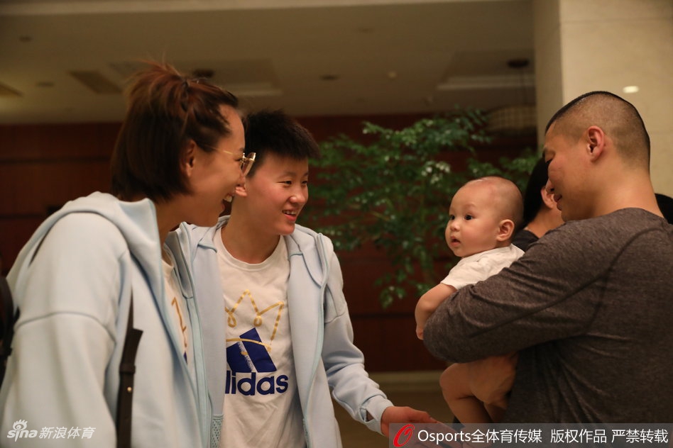 中国女排封闭集训结束返京