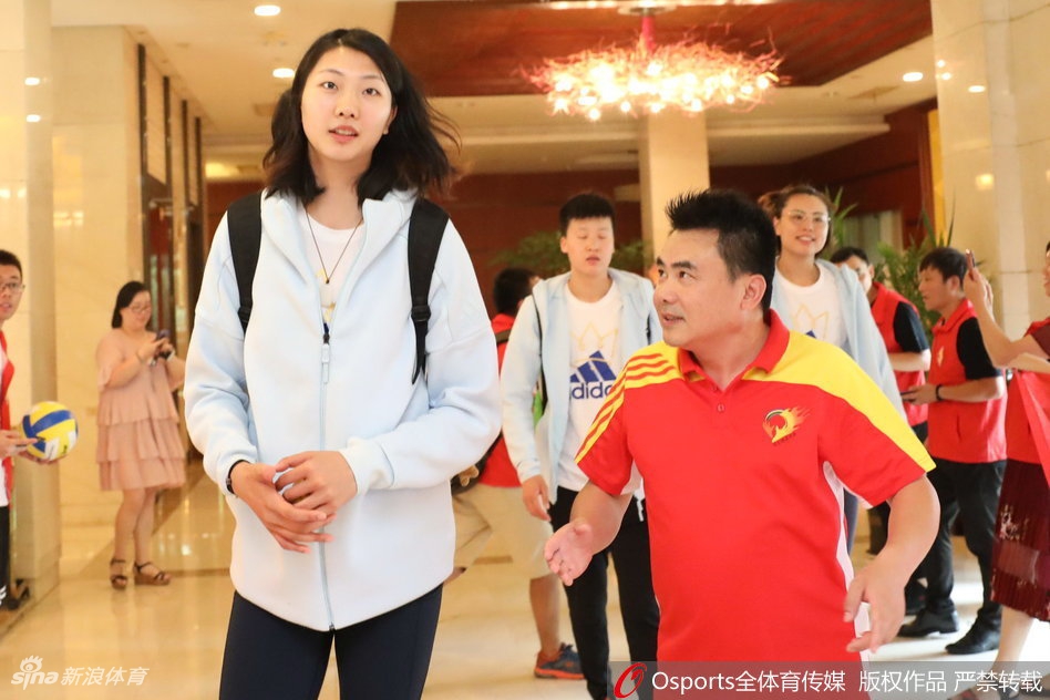 中国女排封闭集训结束返京