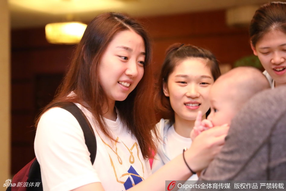 中国女排封闭集训结束返京