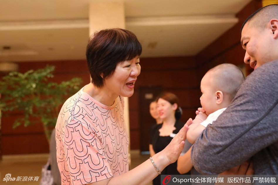 中国女排封闭集训结束返京