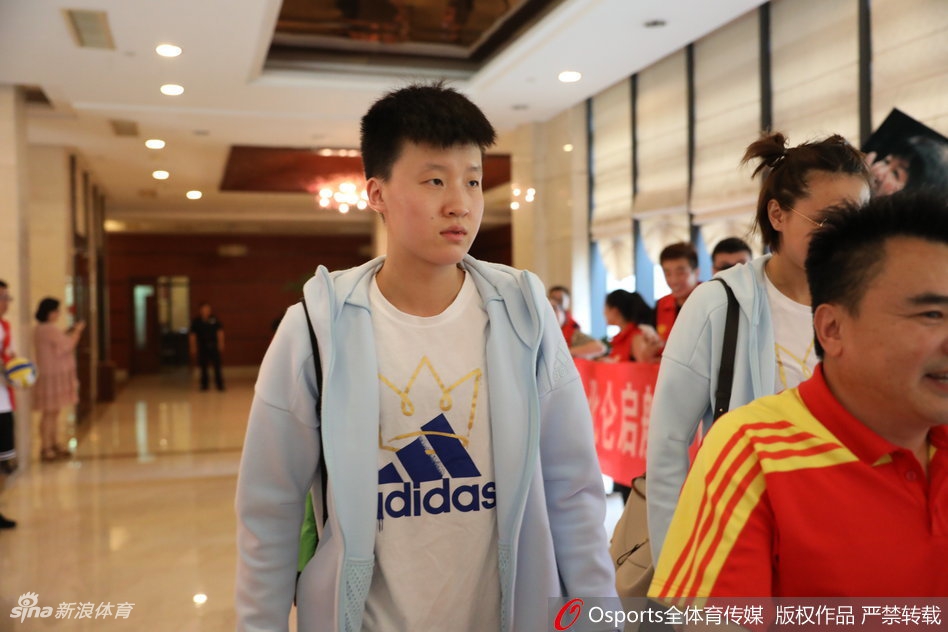 中国女排封闭集训结束返京