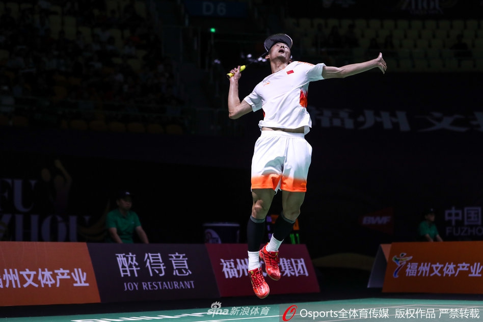 福州赛谌龙晋级男单八强