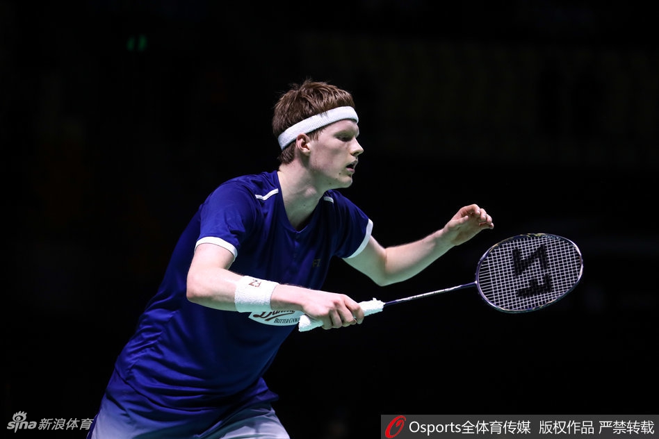 福州赛谌龙晋级男单四强