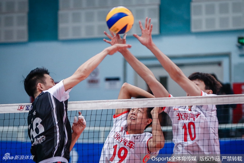 排超八强战北汽男排3-0河南男排