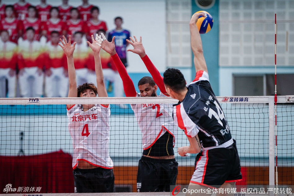 排超八强战北汽男排3-0河南男排