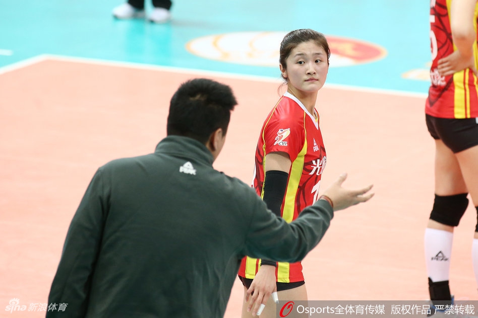 排超半决赛北京女排3-0上海女排