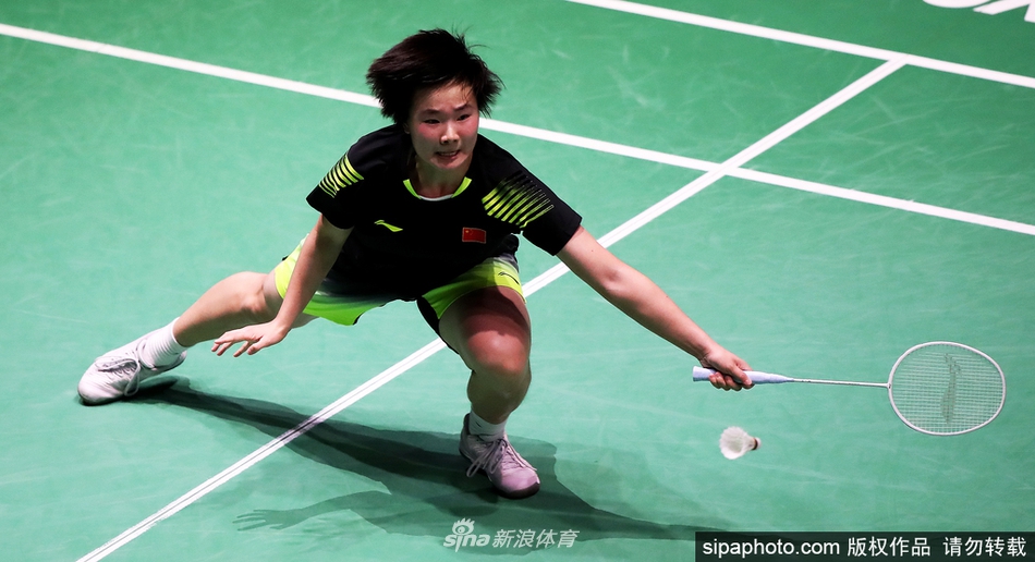 羽球法国赛何冰娇2-0成池铉