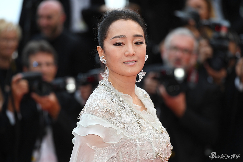 《中国女排》主演巩俐现身戛纳