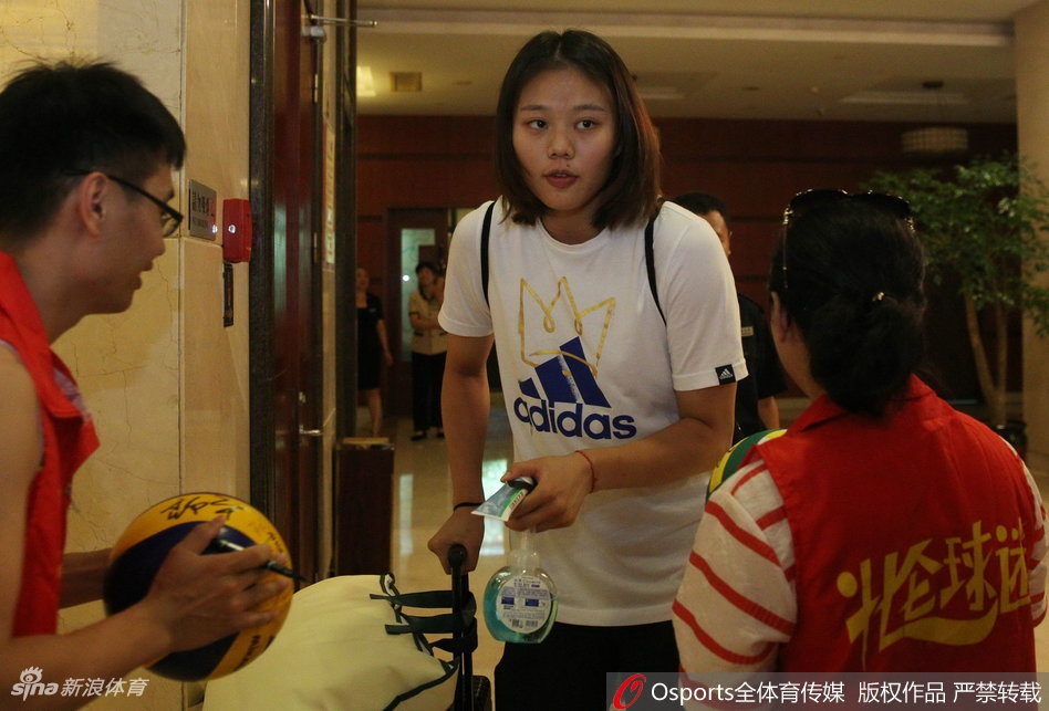 中国女排封闭集训结束返京