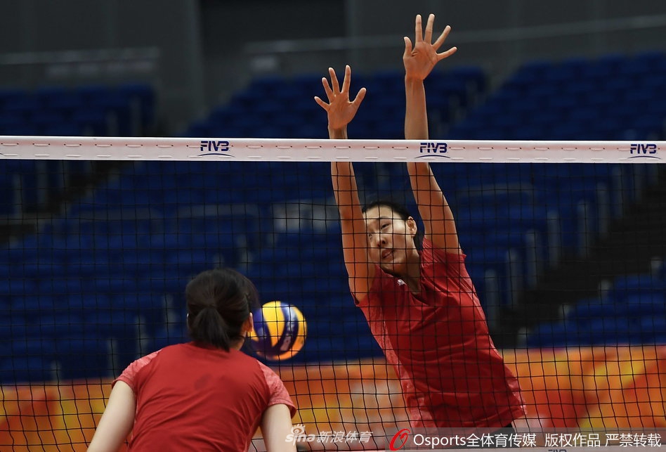 女排世锦赛半决赛中国队适应场地