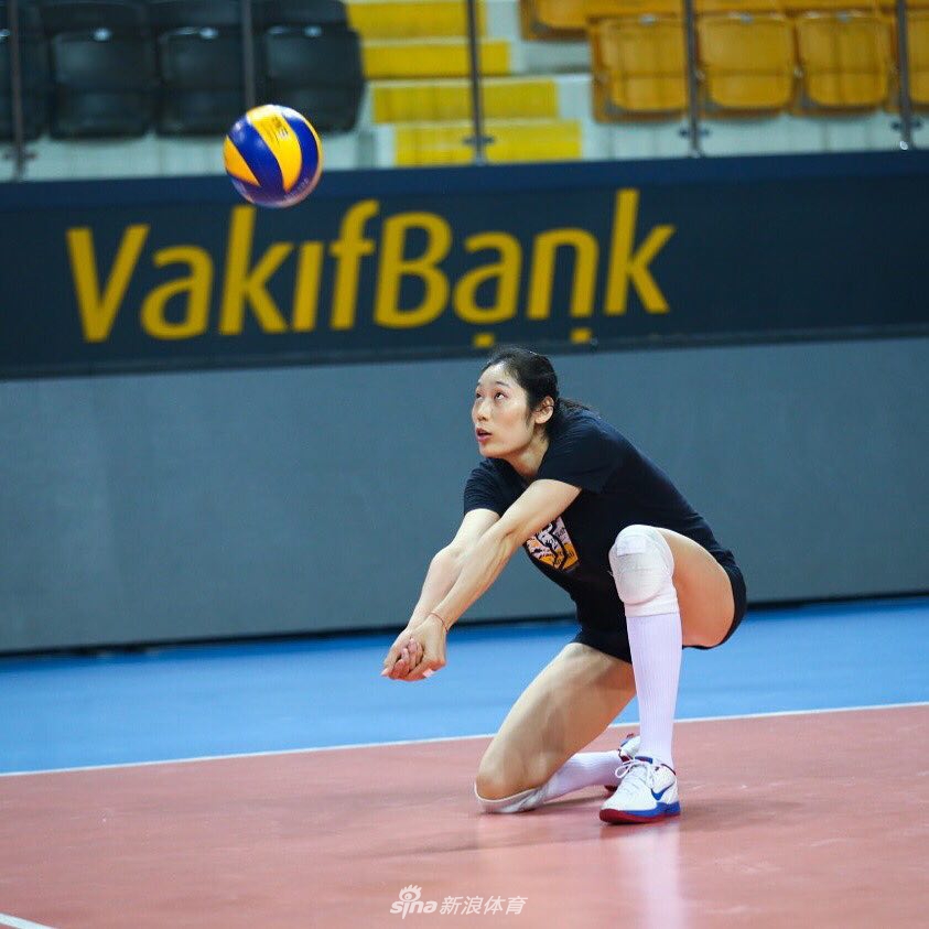 朱婷领衔瓦基弗银行众将训练