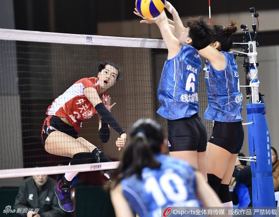 排超江苏女排3-0辽宁女排进四强