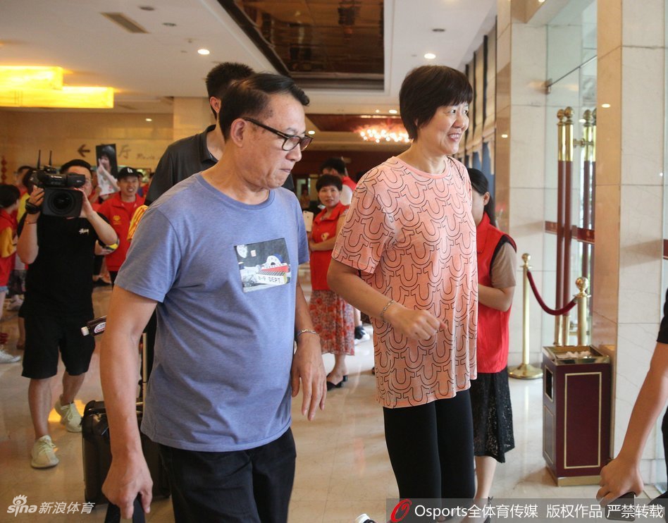 中国女排封闭集训结束返京