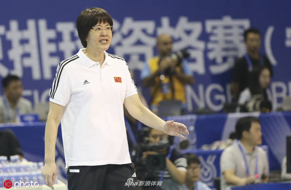奥运资格赛郎平贡献“表情包”