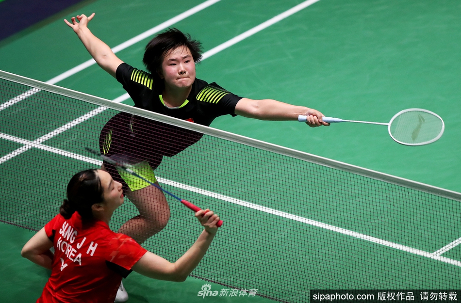 羽球法国赛何冰娇2-0成池铉