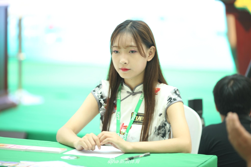 美女发牌员亮相tupt途游扑克锦标赛
