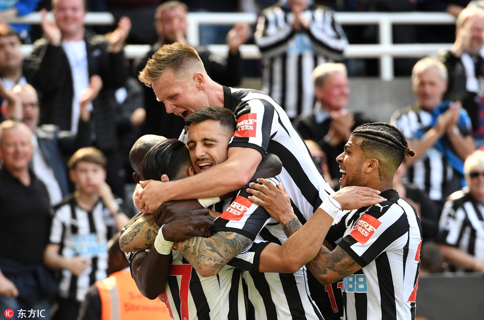 纽卡斯尔众将忘情庆祝