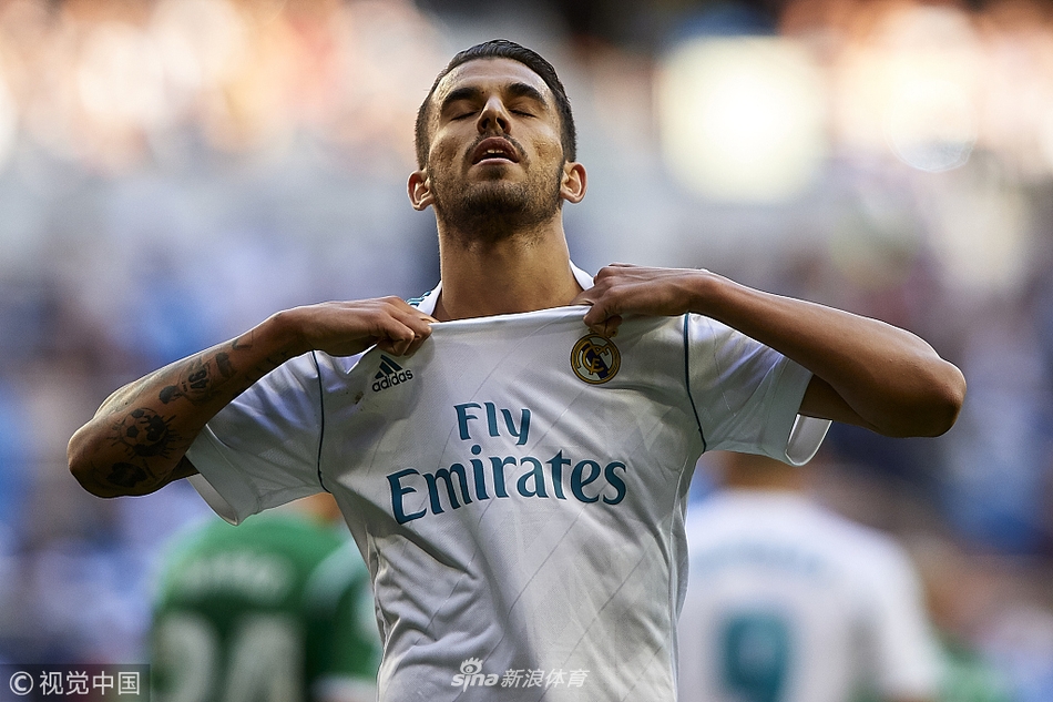 马约拉尔庆祝进球