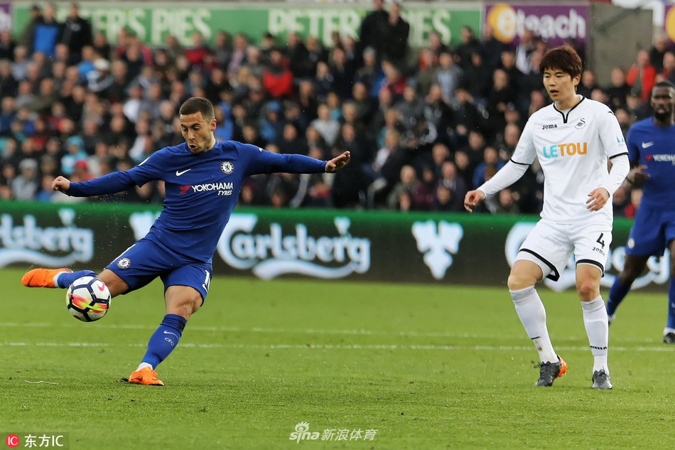 阿扎尔凌空抽射