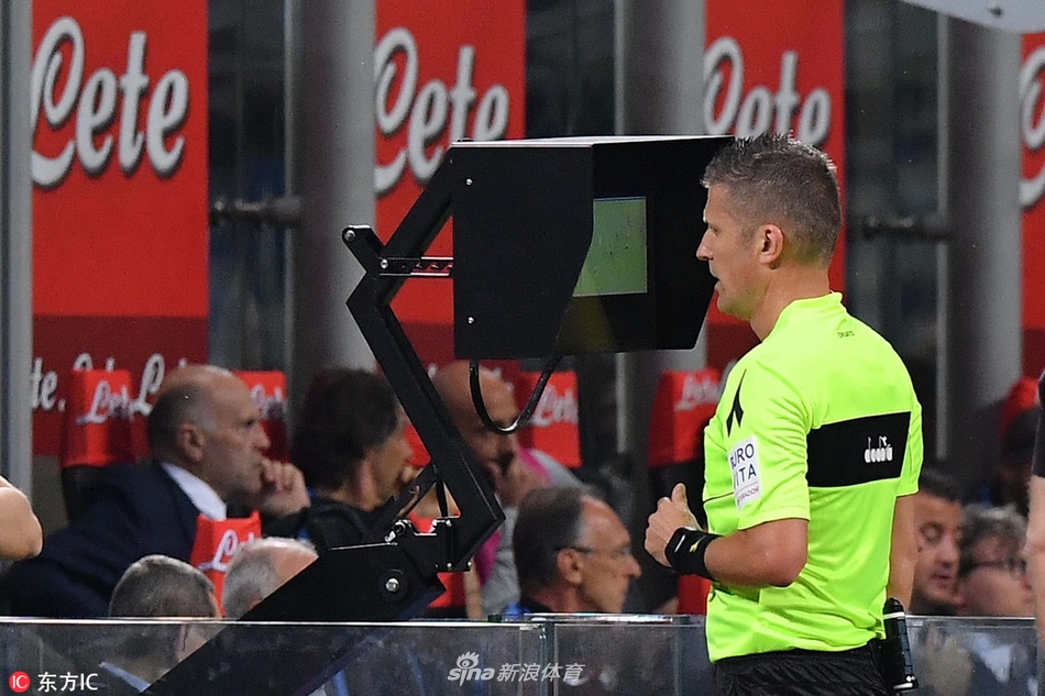 裁判看录像回放改判红牌