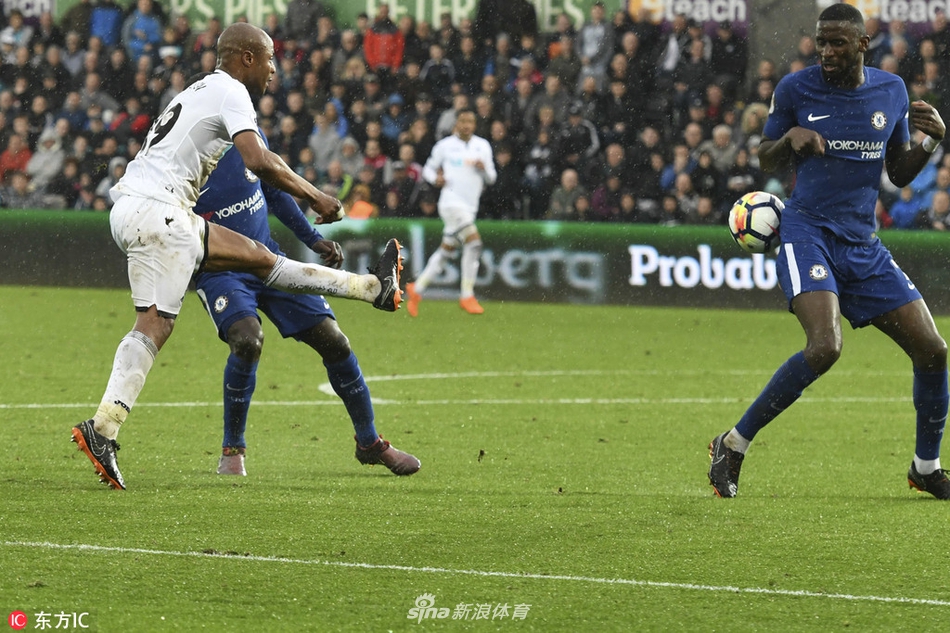 斯旺西险些破门