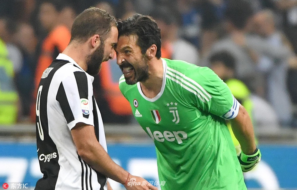 西瓜与布冯顶头庆祝