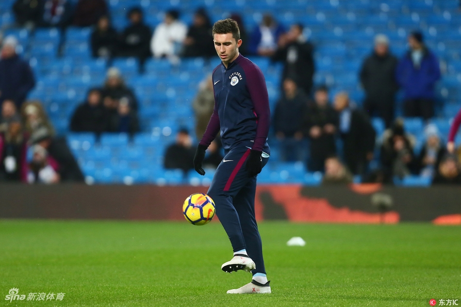 新援拉波尔特场边热身