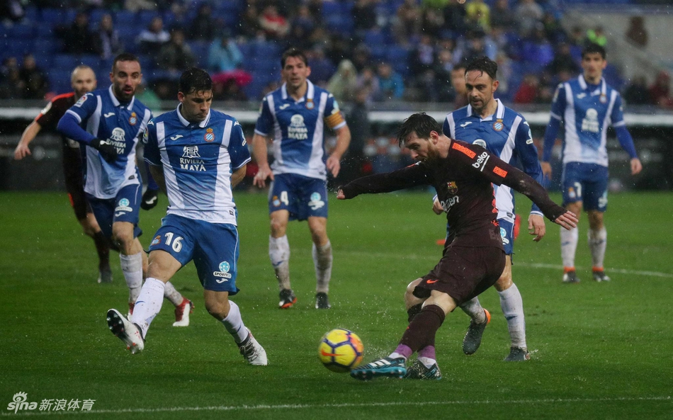 梅西禁区内打门