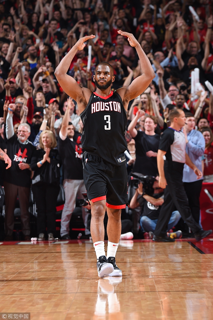 保罗在比赛中庆祝