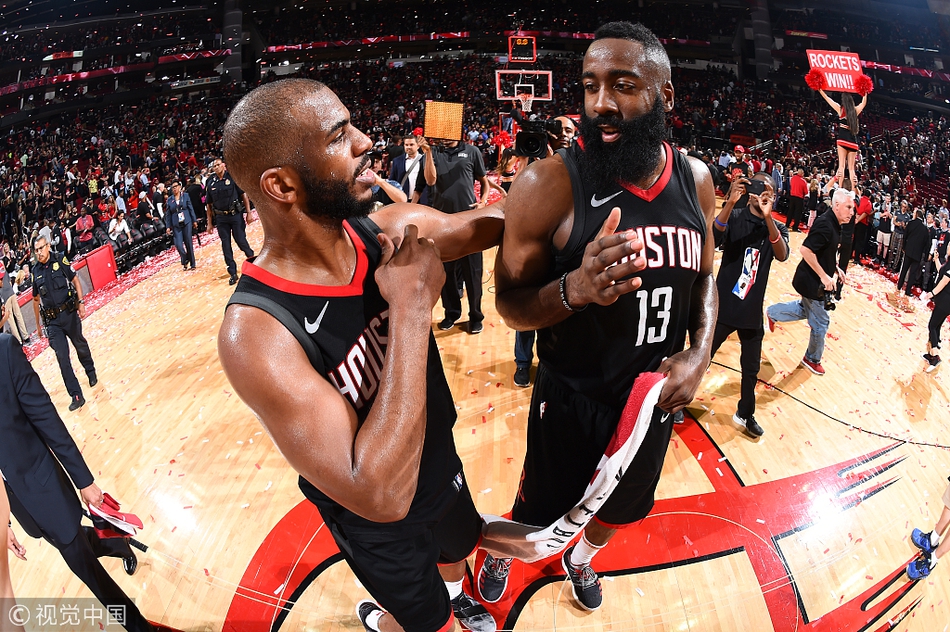 保罗与哈登庆祝