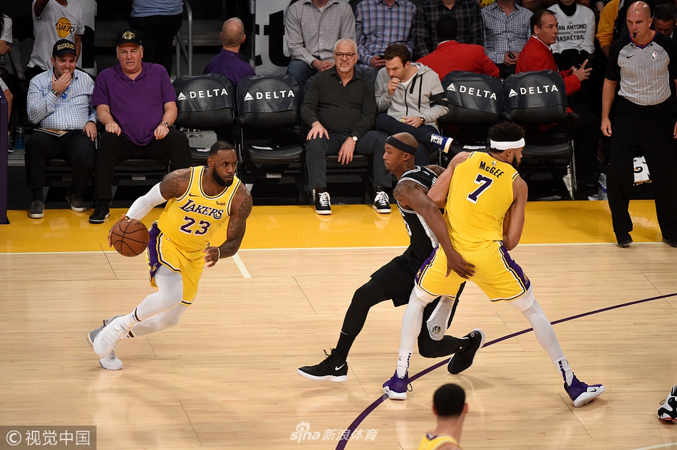 詹姆斯外线突破