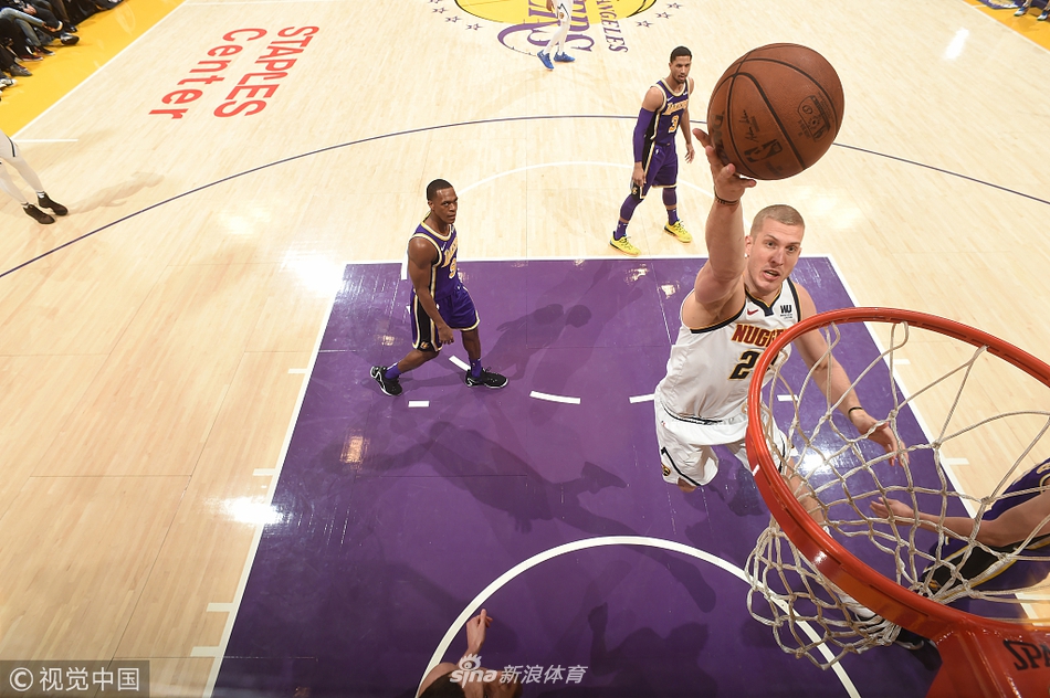 普拉姆利进攻篮下