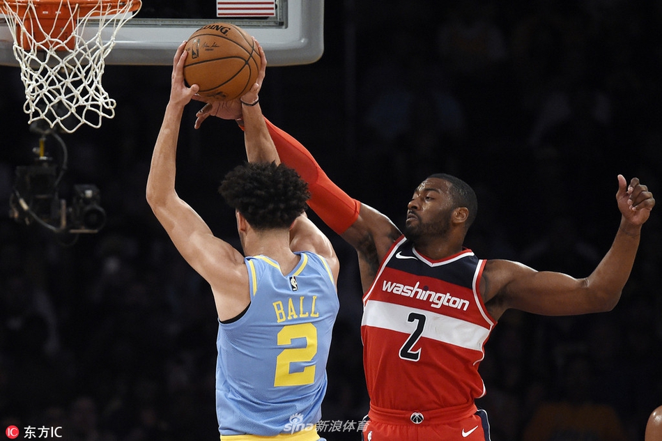 蓝色：10月25日，以102-99战胜奇才；