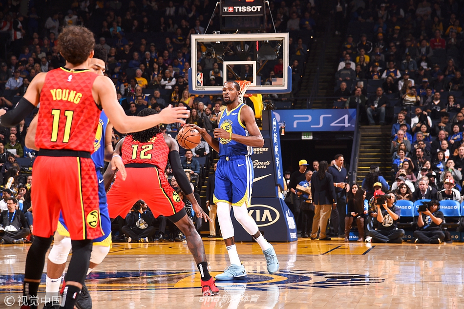 杜兰特运球过半场