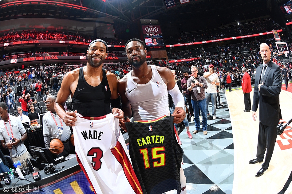 韦德与卡特交换球衣