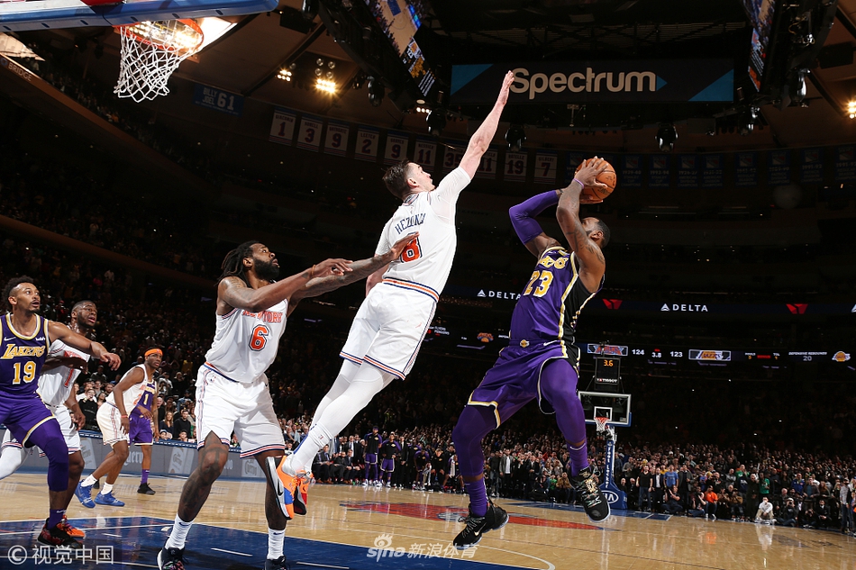 詹姆斯关键球被封盖