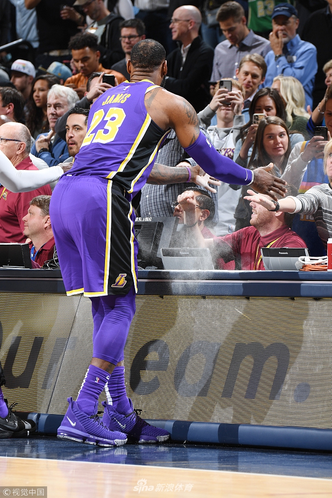 詹姆斯赛前镁粉环节