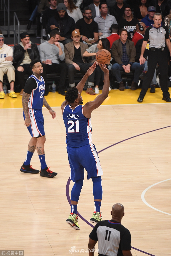 恩比德三分出手